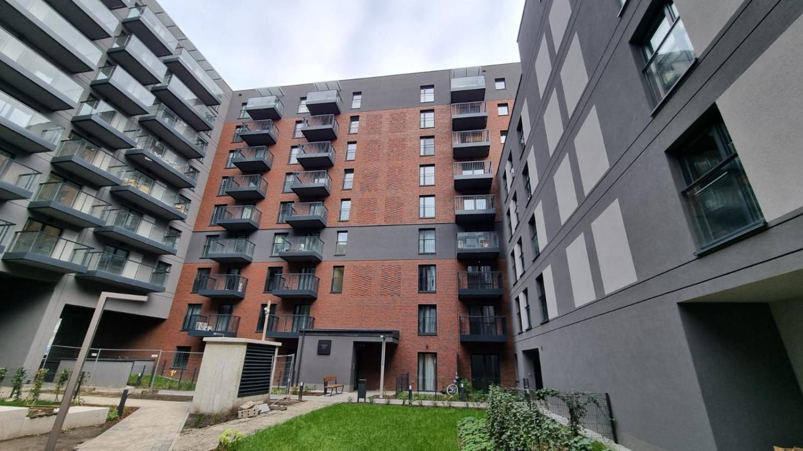 New #Madalinskiego57 - City Center, New Bulding, 2 Bedrooms, 2X Double Beds And A Fold-Out Sofa, Separate Kitchen, Air Conditioning, Balcony, Underground Parking, Self Check In 24H, Internet, Netflix, Coffee Machine, Washing Machine,1 Km To The Railw Breslavia Esterno foto